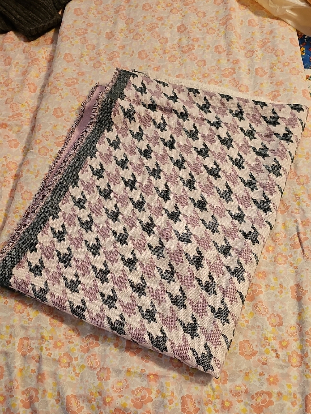 Ann Taylor Double sided Rectangular  Scarf/wrap in Lavender & Gray/Green